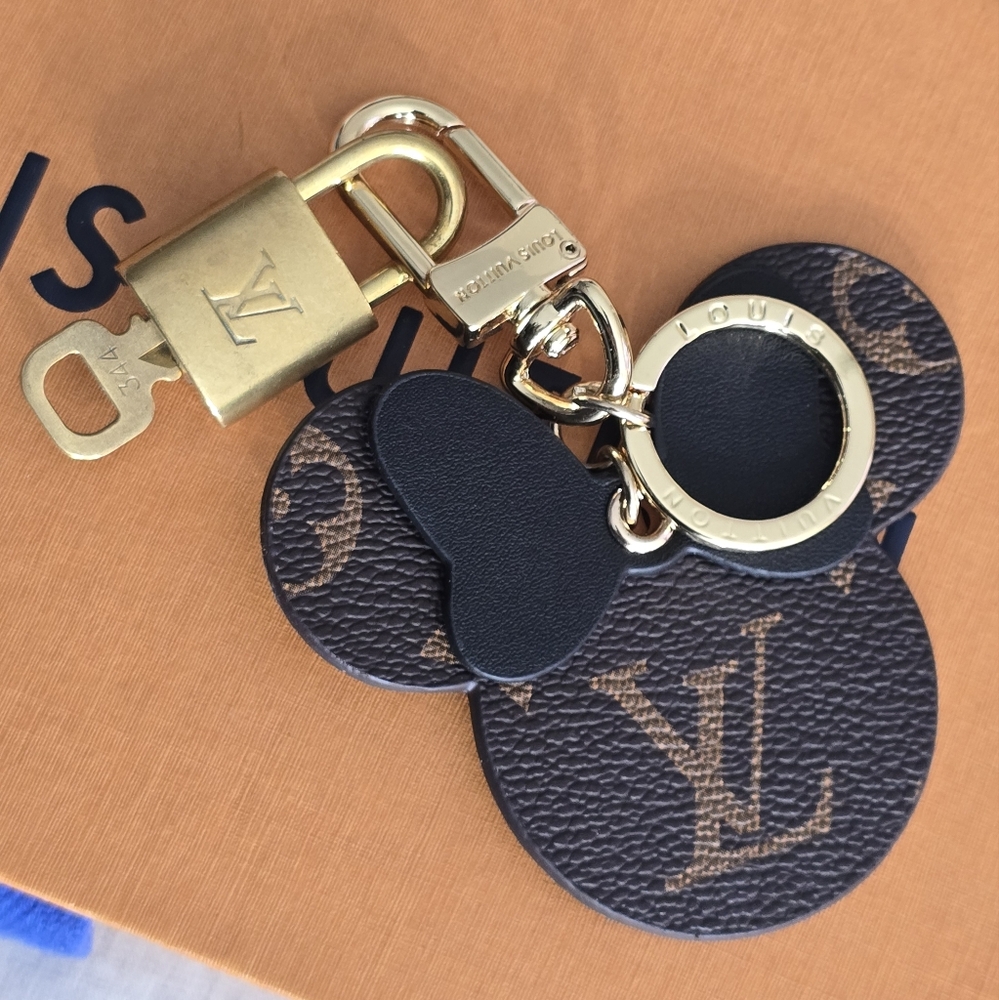 COPY - 🟡Authentic Gold Louis Vuitton Padlock & key #344🟡